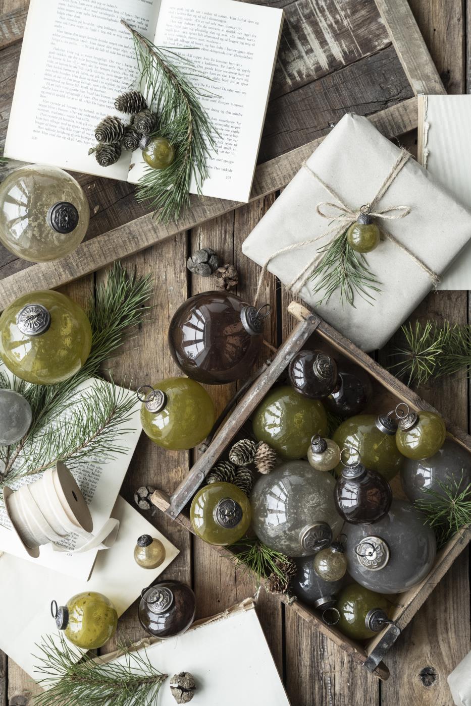 Christmas Bauble - Green Glass. Medium