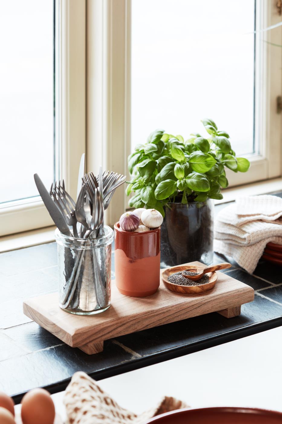 Serving board oblong with feet